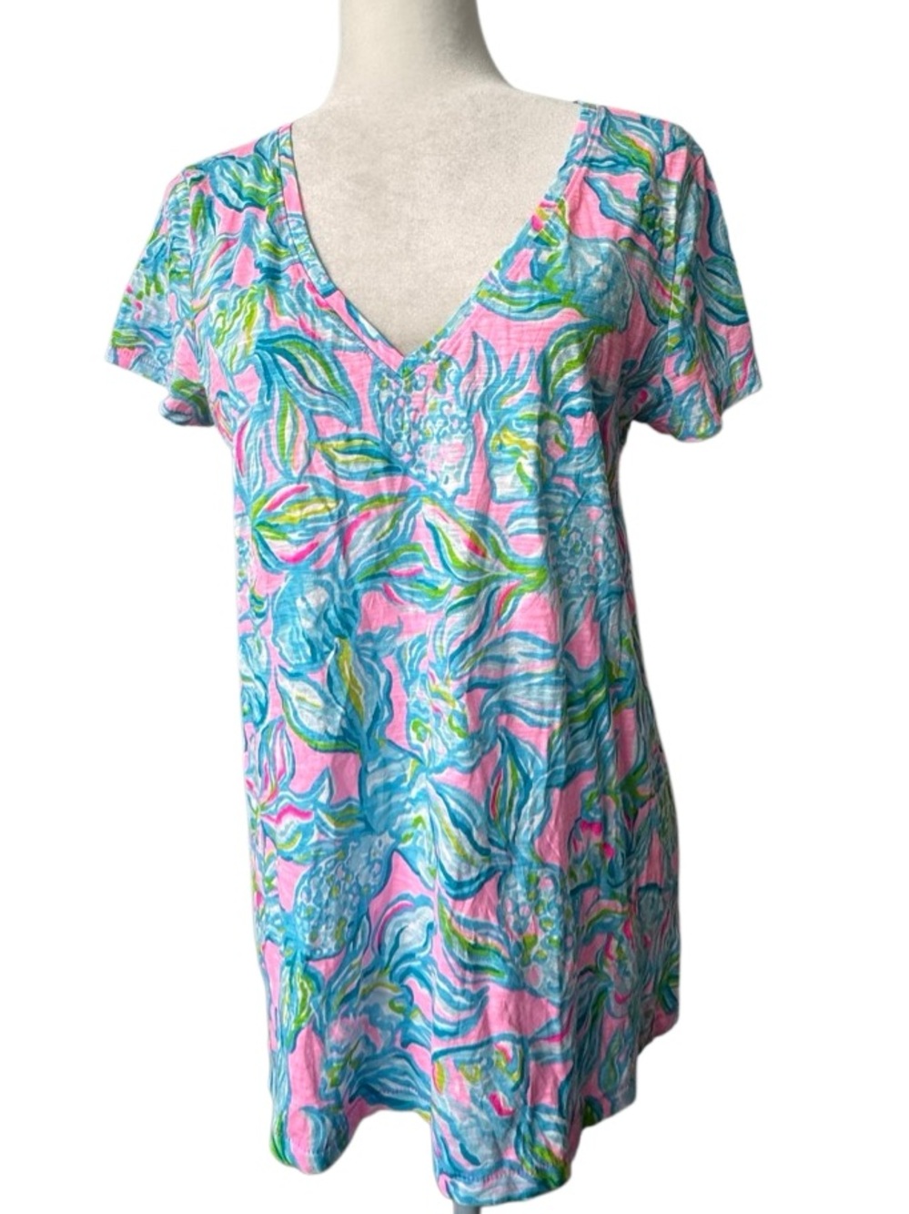 Lilly Pulitzer Etta V-Neck Shirt Pelican Pink Off the Scales SZ M